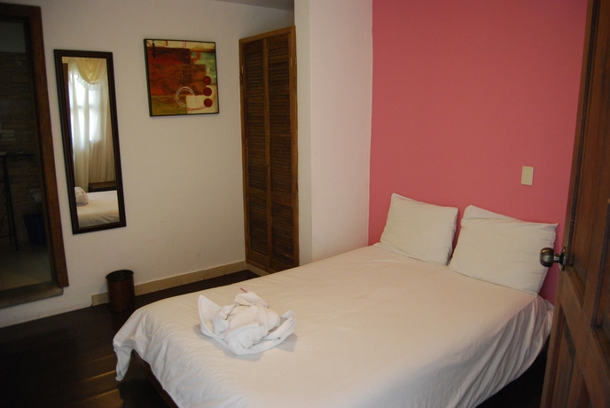 Imagen de la habitación del Hotel Jardines De Luz. Foto 4