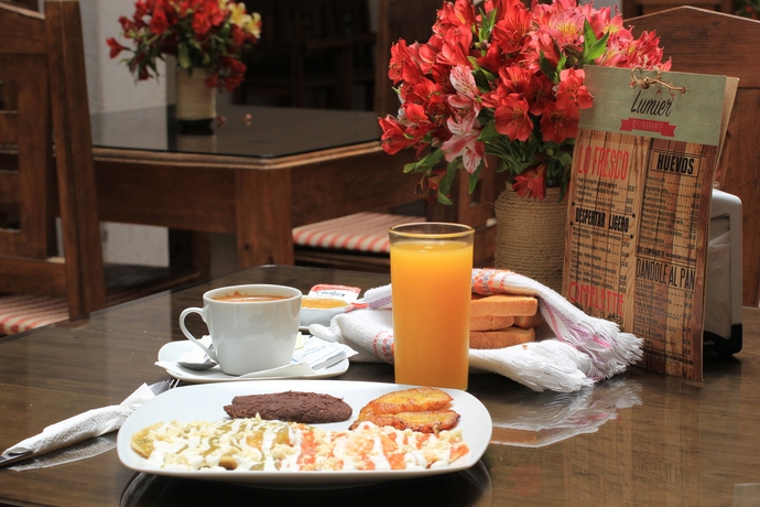 Imagen del bar/restaurante del Hotel Jardines De Luz. Foto 3