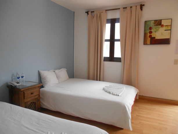 Imagen de la habitación del Hotel Jardines De Luz. Foto 9