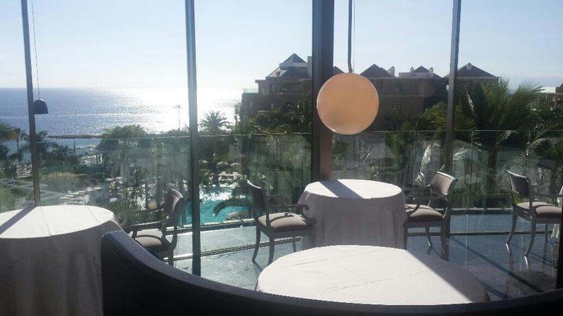 Imagen del bar/restaurante del Hotel Jardines De Nivaria. Foto 2