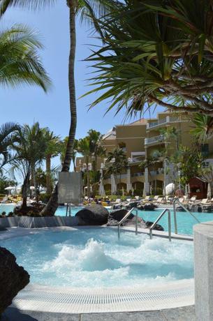 Imagen de la piscina del Hotel Jardines De Nivaria. Foto 9