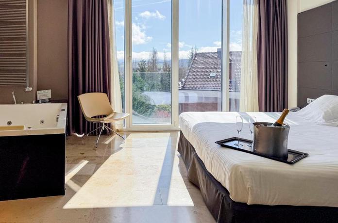 Imagen general del Hotel Jardines De Uleta Suites. Foto 1