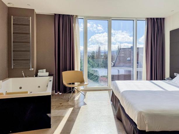 Imagen general del Hotel Jardines De Uleta Suites. Foto 5