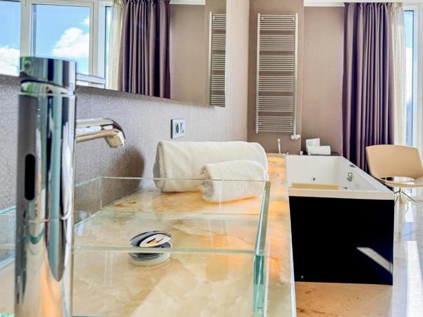 Imagen general del Hotel Jardines De Uleta Suites. Foto 16