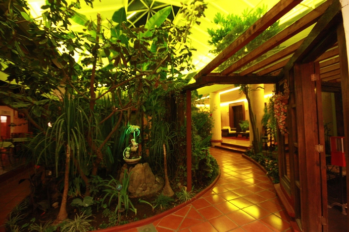 Imagen de los exteriores del Hotel Jardines Del Centro. Foto 15