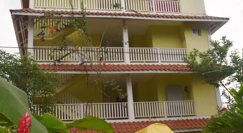 Imagen de los exteriores del Hotel Jardines Vista Del Mar Condos. Foto 5