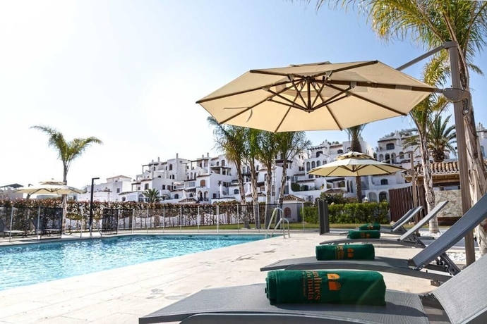 Imagen de la piscina del Hotel Jardines de la Mata. Foto 15