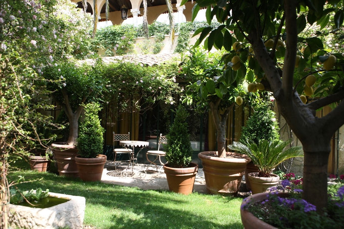 Imagen de los exteriores del Hotel Jardins Secrets. Foto 6