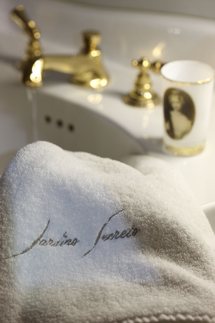 Imagen de la habitación del Hotel Jardins Secrets. Foto 5