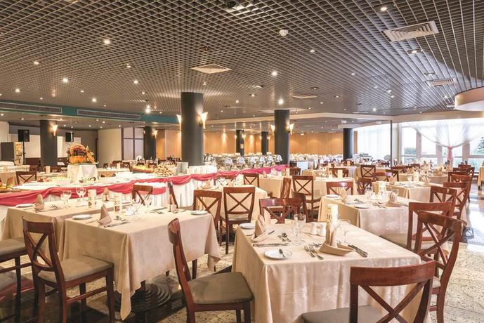 Imagen del bar/restaurante del Hotel Jardins d'Ajuda Suite. Foto 2