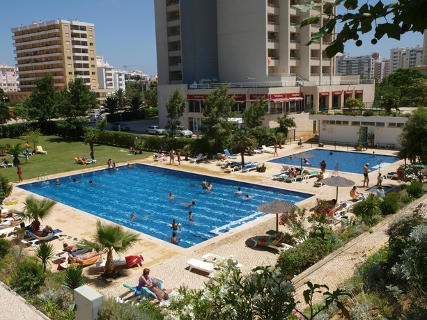 Imagen de la piscina del Hotel Jardins da Rocha. Foto 14