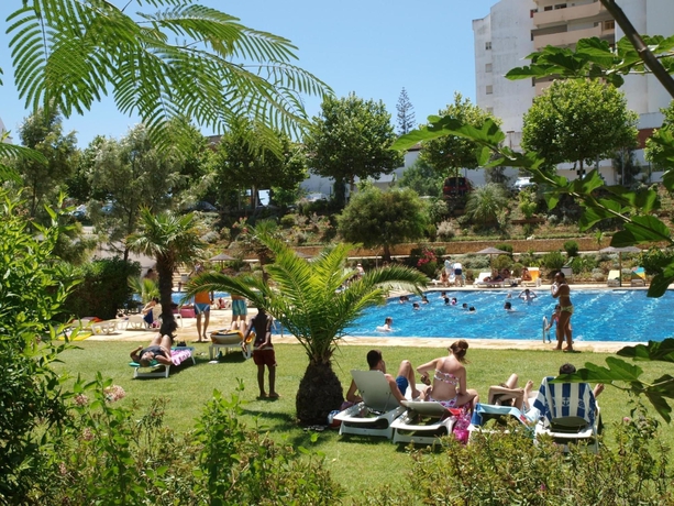 Imagen de la piscina del Hotel Jardins da Rocha. Foto 15
