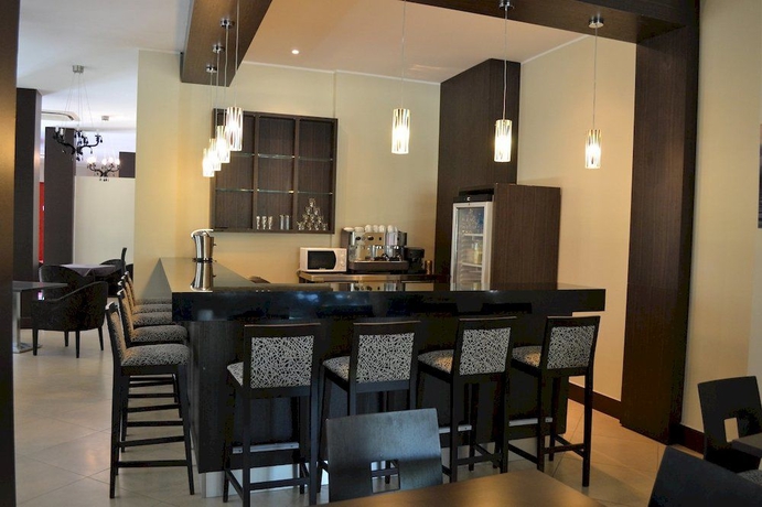 Imagen del bar/restaurante del Hotel Jardy and Suites. Foto 3