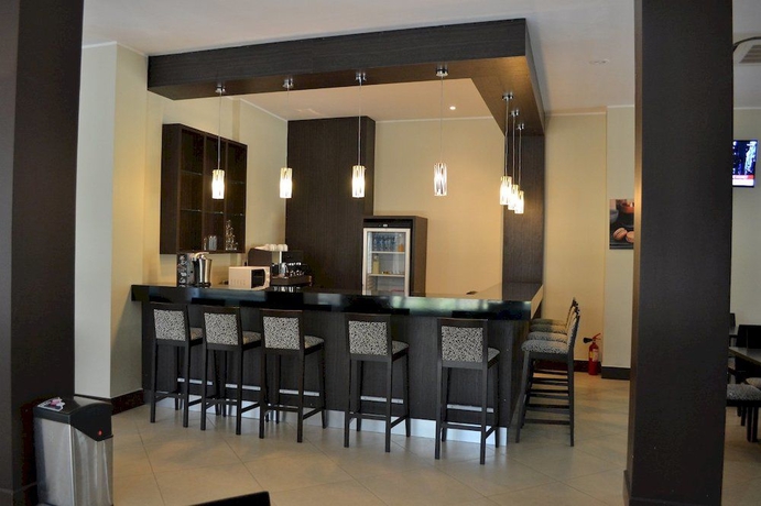 Imagen del bar/restaurante del Hotel Jardy and Suites. Foto 4