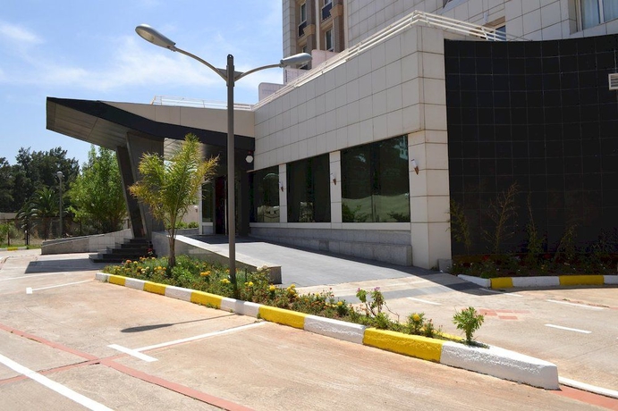 Imagen de los exteriores del Hotel Jardy and Suites. Foto 13