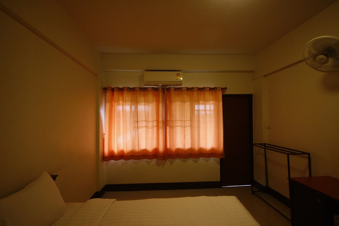 Imagen de la habitación del Hotel Jaroensin Place. Foto 4