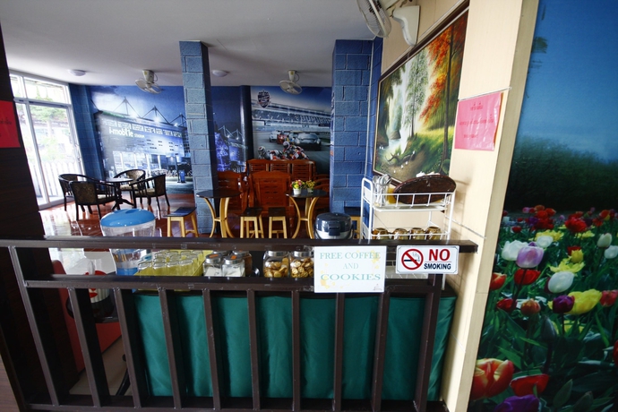 Imagen del bar/restaurante del Hotel Jaroensin Place. Foto 2