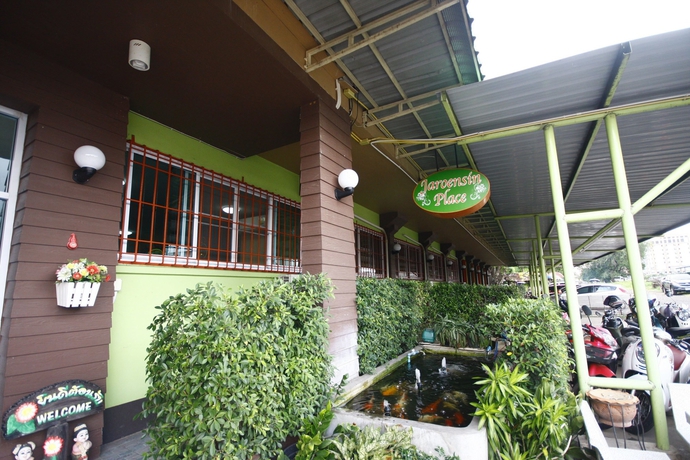 Imagen de los exteriores del Hotel Jaroensin Place. Foto 18