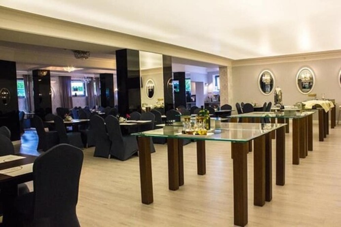 Imagen del bar/restaurante del Hotel Jasek Premium Wrocław. Foto 12