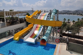 Imagen de la piscina del Hotel Jasmin Beach Apart. Foto 9