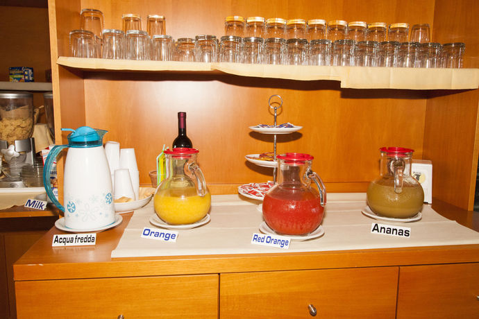 Imagen del bar/restaurante del Hotel Jasmine. Foto 4