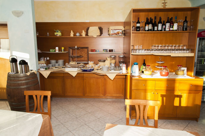 Imagen del bar/restaurante del Hotel Jasmine, TEULADA. Foto 3
