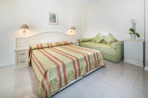 Imagen de la habitación del Hotel Jasminum. Foto 7