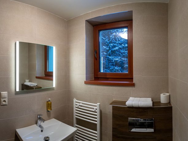 Imagen de la habitación del Hotel Jasn&aacute;. Foto 16