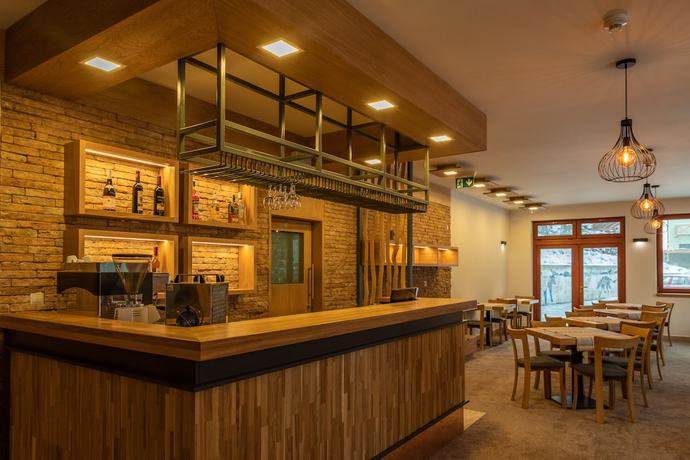 Imagen de los interiores del Hotel Jasn&aacute;. Foto 20