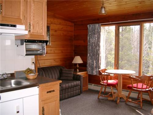 Imagen de la habitación del Hotel Jasper House Bungalows. Foto 11