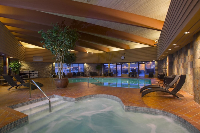 Imagen de la piscina del Hotel Jasper Inn and Suites By Innhotels. Foto 14