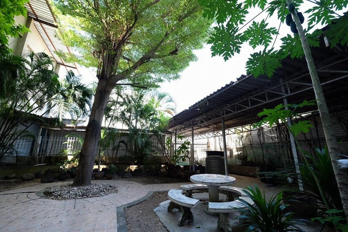 Imagen de los exteriores del Hotel Jatuporn Mansion. Foto 15