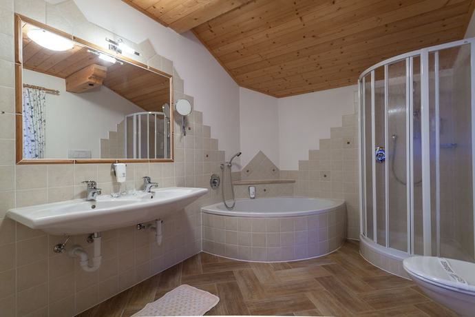 Imagen de la habitación del Hotel J&auml;gerhof Geniesser and Wanderhotel. Foto 7