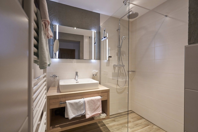 Imagen de la habitación del Hotel J&auml;gerhof, Klingenburg. Foto 16