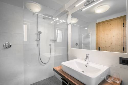 Imagen de la habitación del Hotel Jägerhof, Surarù. Foto 4