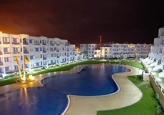 Imagen de la piscina del Hotel Jawhara Smir Residence. Foto 13