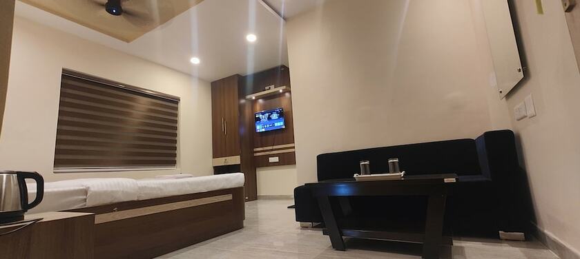 Imagen general del Hotel Jayadeep. Foto 7