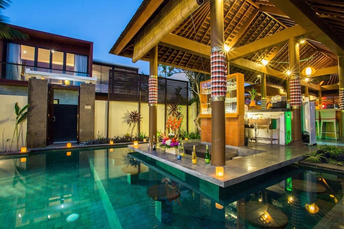 Imagen de la piscina del Hotel Jay's Villas. Foto 16
