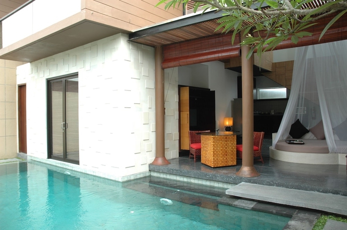 Imagen de la piscina del Hotel Jay's Villas. Foto 17
