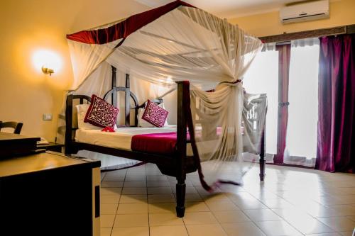 Imagen de la habitación del Hotel Jaz Adonia Beach Resort. Foto 19