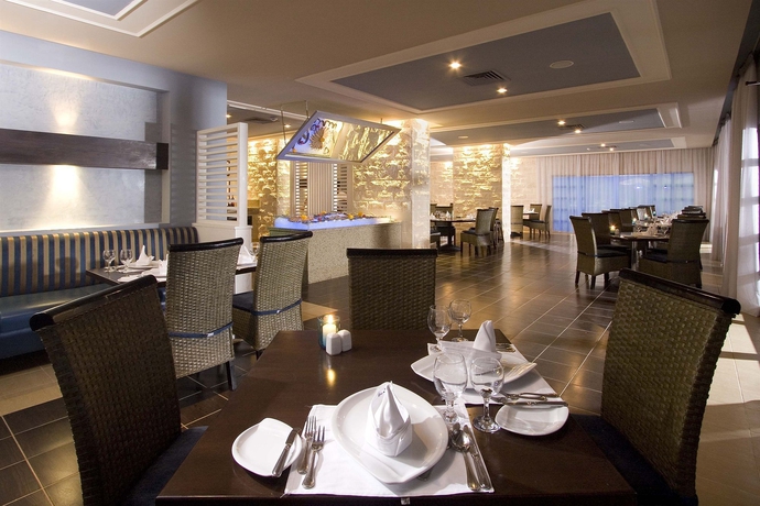 Imagen del bar/restaurante del Hotel Jaz Aquamarine. Foto 3