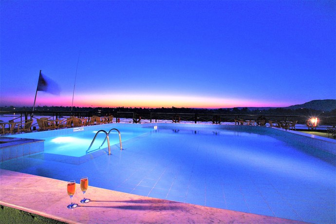 Imagen de la piscina del Hotel Jaz Crown Jewel Nile Cruise - Every Saturday From Luxor For 07 And 04 Nights - Every Wednesday From. Foto 20
