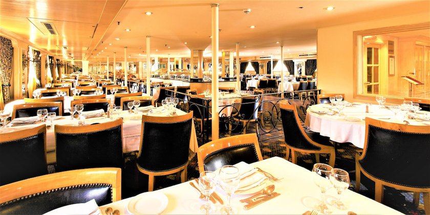 Imagen del bar/restaurante del Hotel Jaz Crown Jewel Nile Cruise - Every Saturday From Luxor For 07 And 04 Nights - Every Wednesday From. Foto 5