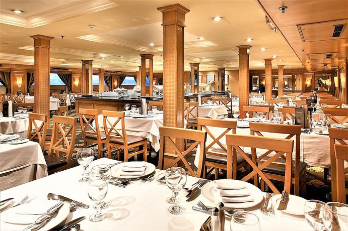 Imagen del bar/restaurante del Hotel Jaz Crown Jubilee Nile Cruise - Every Thursday From Luxor For 07 And 04 Nights - Every Monday From A. Foto 4