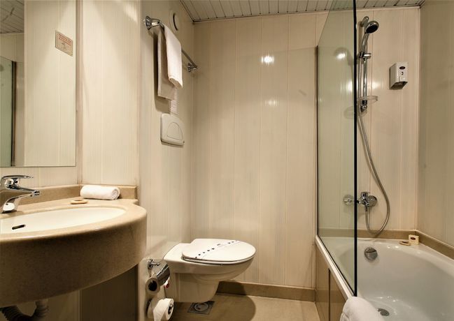 Imagen de la habitación del Hotel Jaz Crown Jubilee Nile Cruise - Every Thursday From Luxor For 07 And 04 Nights - Every Monday From A. Foto 8