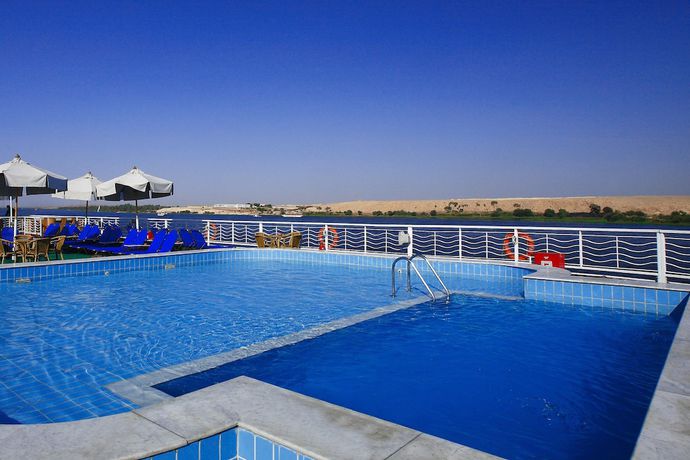 Imagen de la piscina del Hotel Jaz Crown Jubilee Nile Cruise - Every Thursday From Luxor For 07 And 04 Nights - Every Monday From A. Foto 16