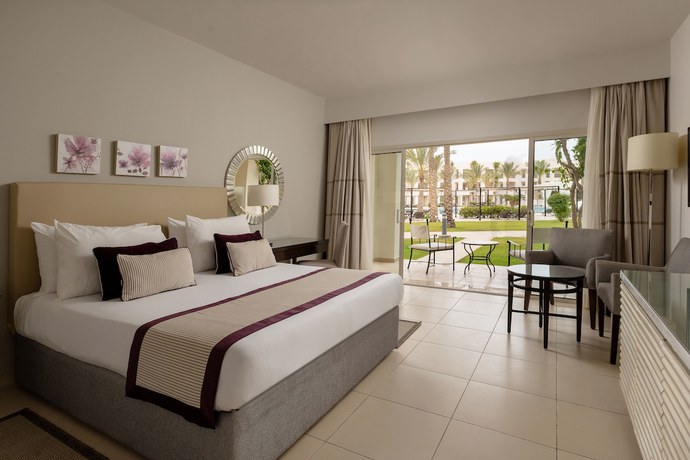 Imagen de la habitación del Hotel Jaz Crystal, Almaza Bay. Foto 6