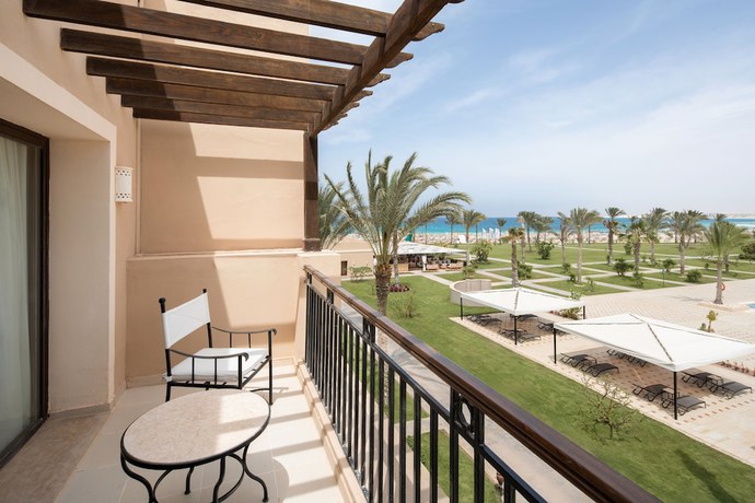 Imagen de la habitación del Hotel Jaz Crystal, Almaza Bay. Foto 7