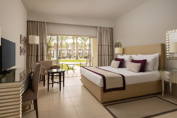 Imagen de la habitación del Hotel Jaz Crystal, Almaza Bay. Foto 8