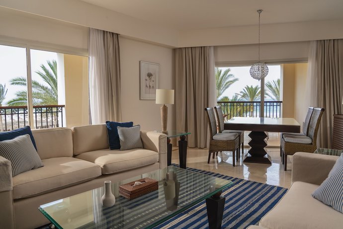 Imagen de la habitación del Hotel Jaz Crystal, Almaza Bay. Foto 11